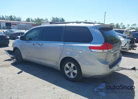 2012 Toyota Sienna Le V6 8 Passenger z USA, uszkodzony, nr VIN 5TDKK3DC7CS200870